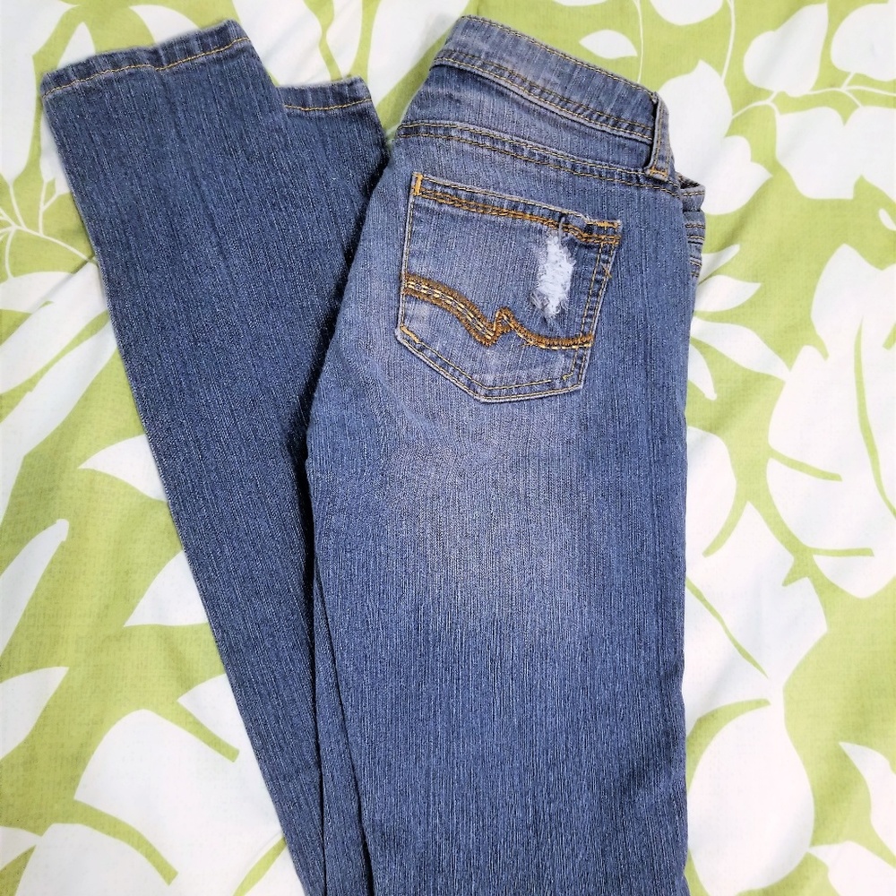 Almost Famous, Destroyed Denim Stretch Jeans Sz 0